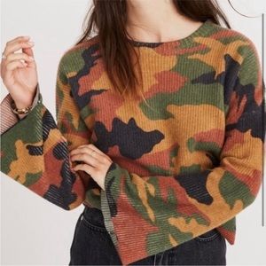 Camouflage sweater with bell sleeve